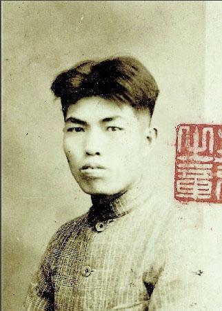 他姓張，浙江人，105歲；迄今為止，他是張姓最長壽開國將軍