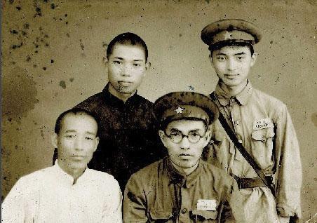 他姓張，浙江人，105歲；迄今為止，他是張姓最長壽開國將軍